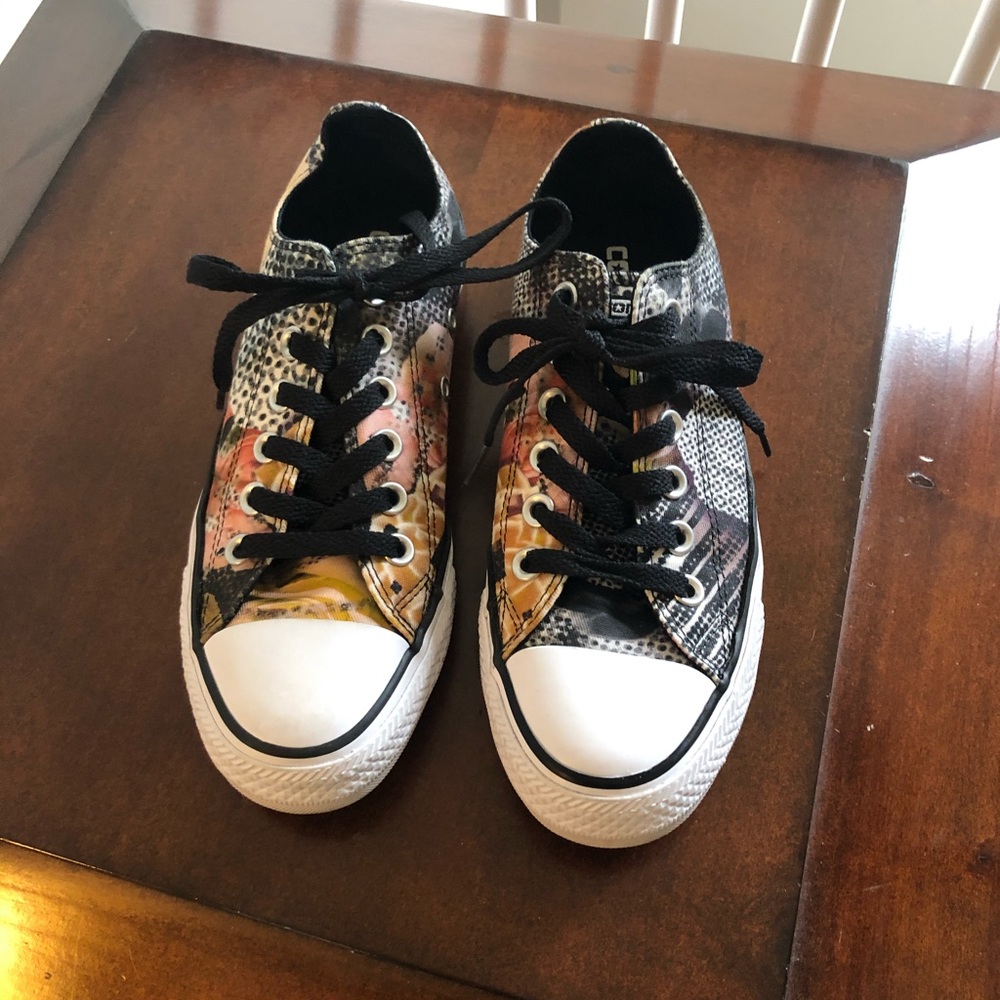 Rare design - Converse Size 6.5